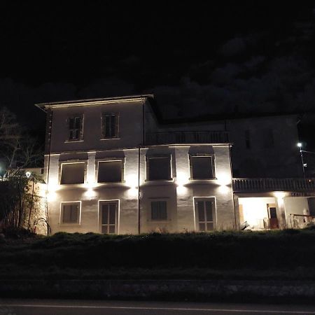 La Casa Del Mago Camere E Appartamenti Pissignano ภายนอก รูปภาพ