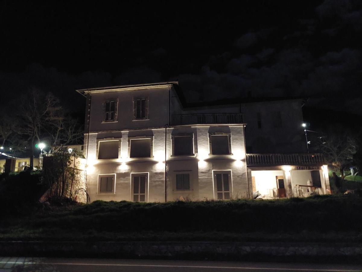 La Casa Del Mago Camere E Appartamenti Pissignano ภายนอก รูปภาพ