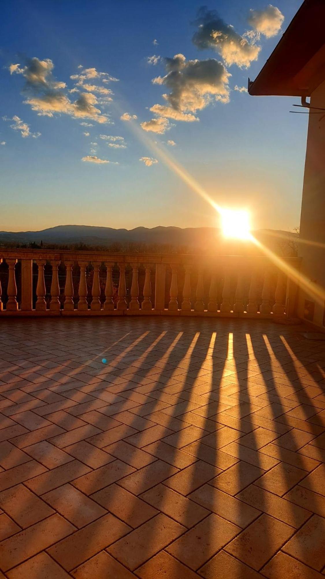 La Casa Del Mago Camere E Appartamenti Pissignano ภายนอก รูปภาพ